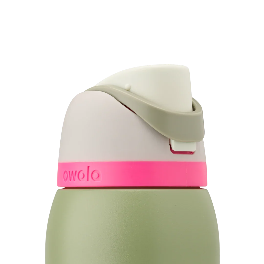 Owala freesip water bottle closed lid  neo sage - green bottle with pink lid