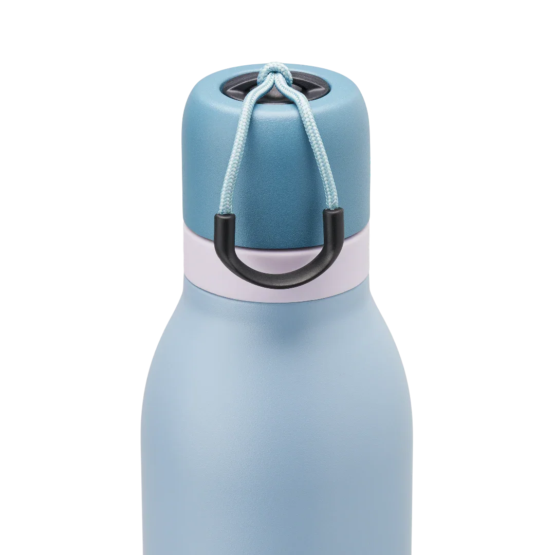 Owala blue freesip twist bottle 710ml with blue lid closeup shot of lid
