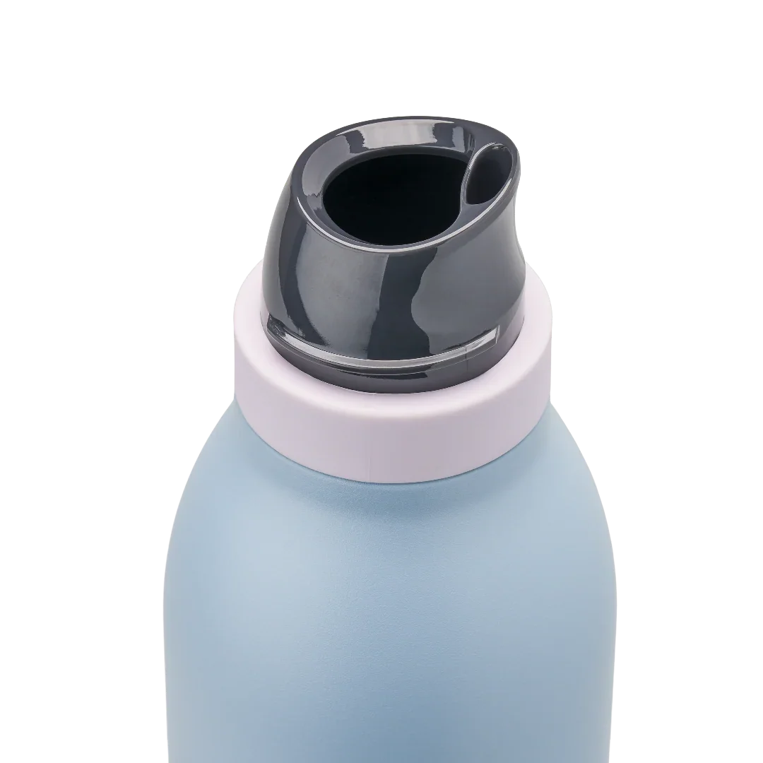 Owala blue freesip twist bottle 710ml close up shot of freesip spout