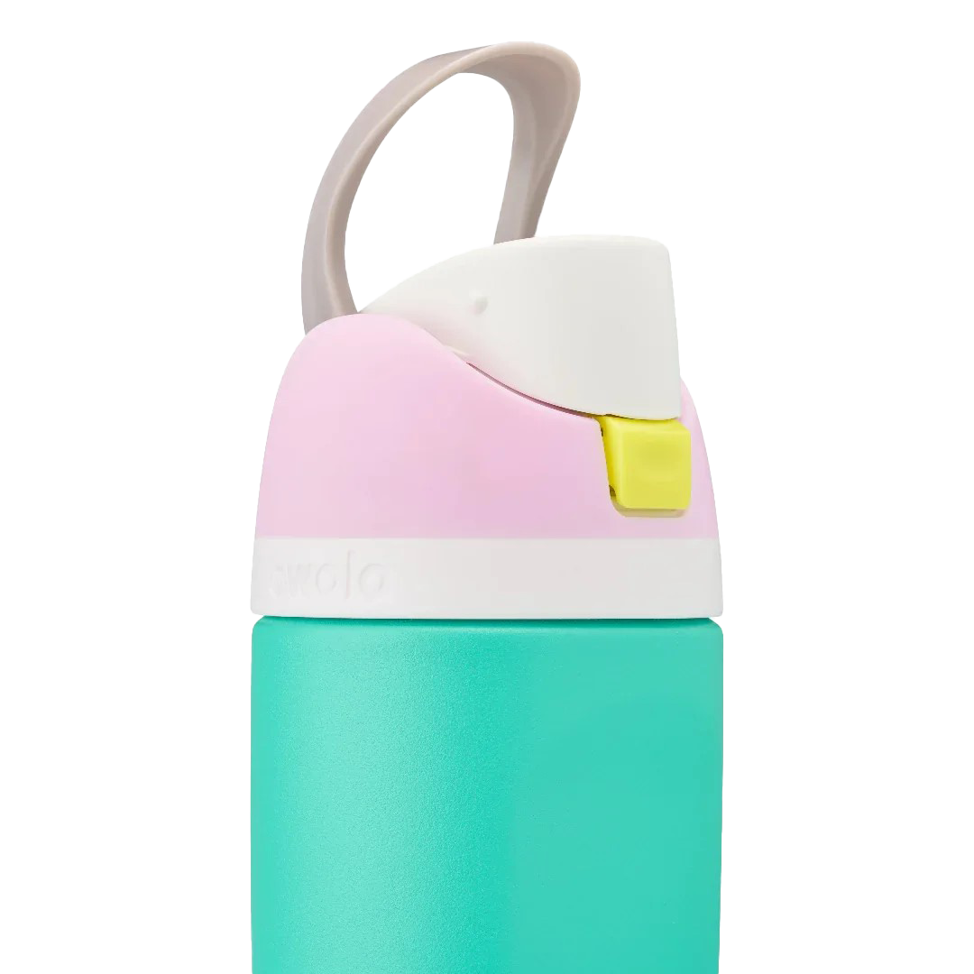 Owala kids freesip insulated water bottle 475ml bluey/green base light lid with carry loop close up shot 
